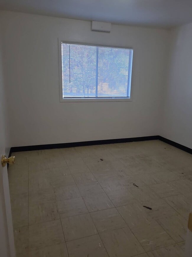 Building Photo - 937-939 Lowry St