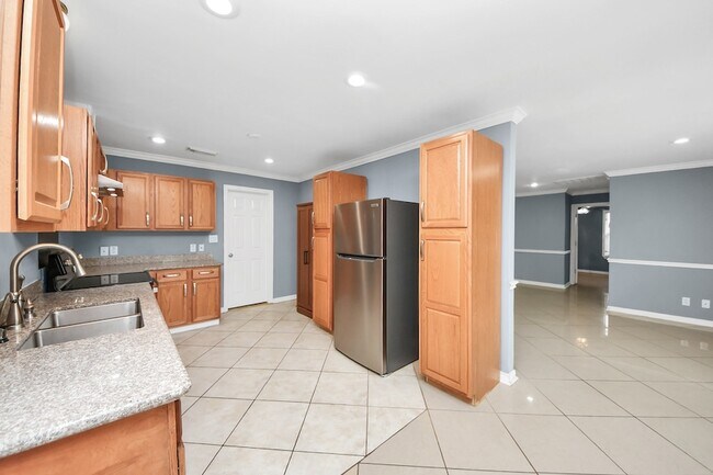 Building Photo - 5920 Conley St