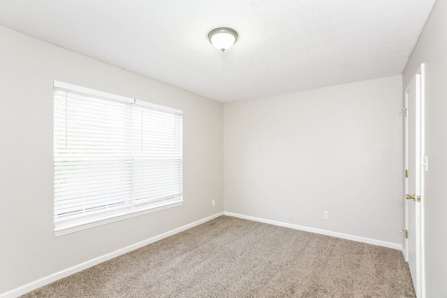 Building Photo - 1083 Pine Ridge Way