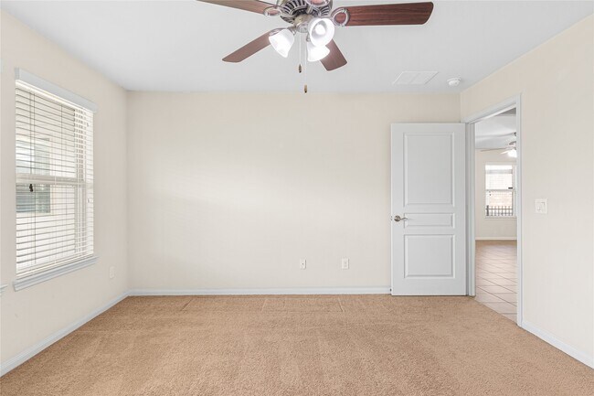 Building Photo - 3710 Saddlebag Way