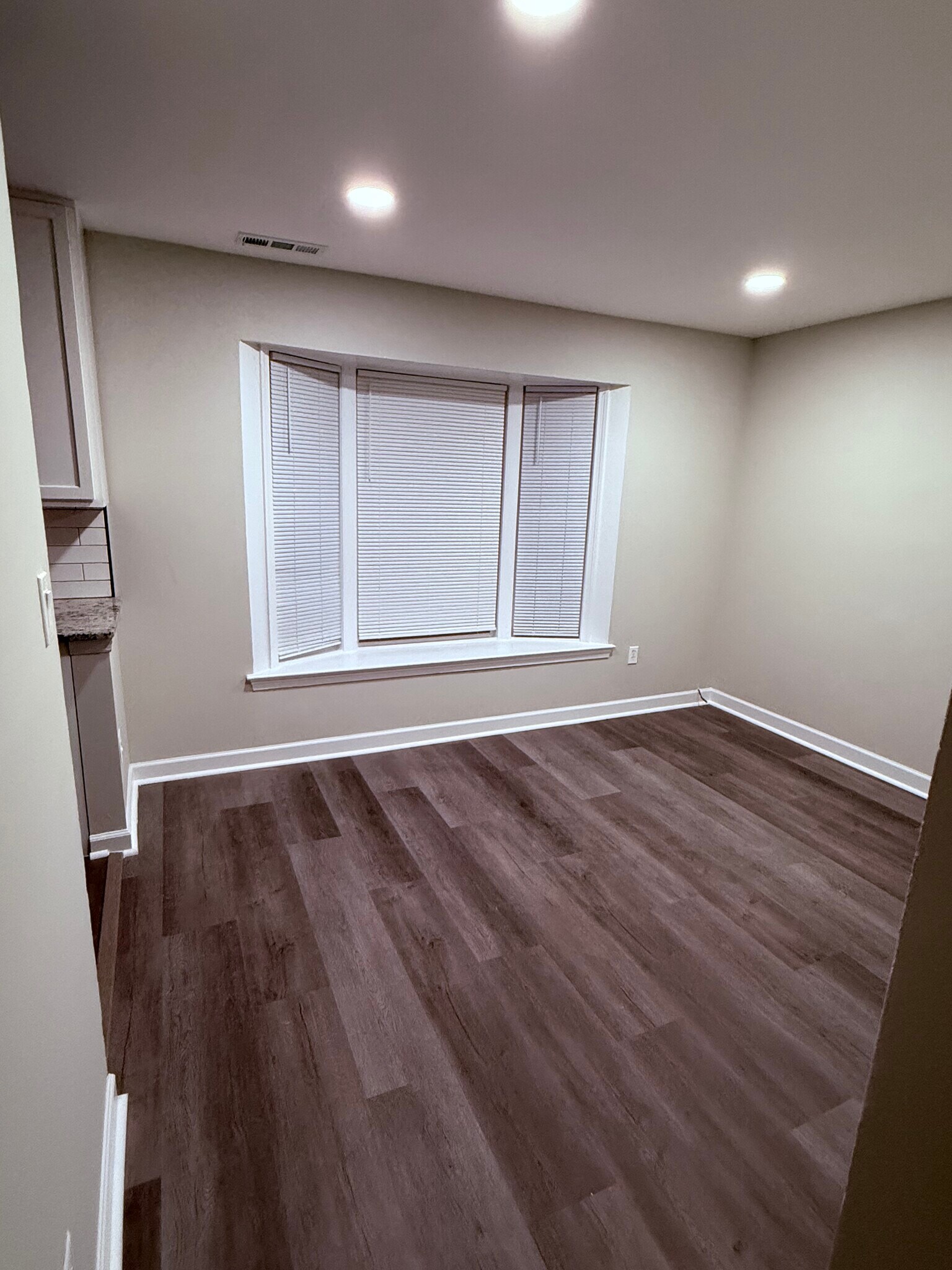 Dining Room - 1901 Addison Rd S