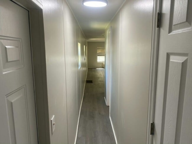 Building Photo - 4 Crest Ave