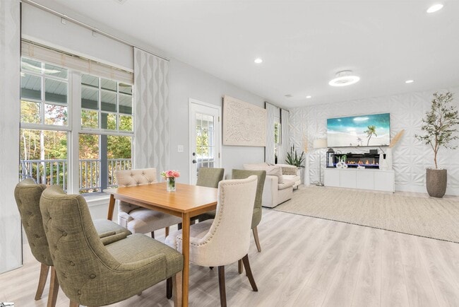 Building Photo - 154 S Lake Emory Dr