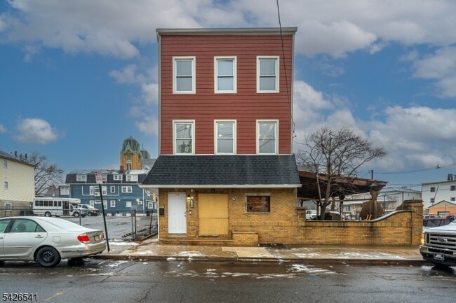 Building Photo - 324 Second St