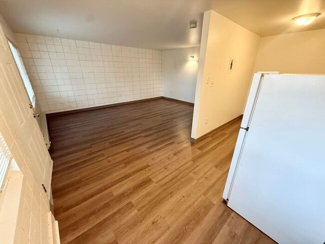 Building Photo - Move in specials - Pick One - 1st month free or $100 off monthly rent. Flexible lease terms are a...