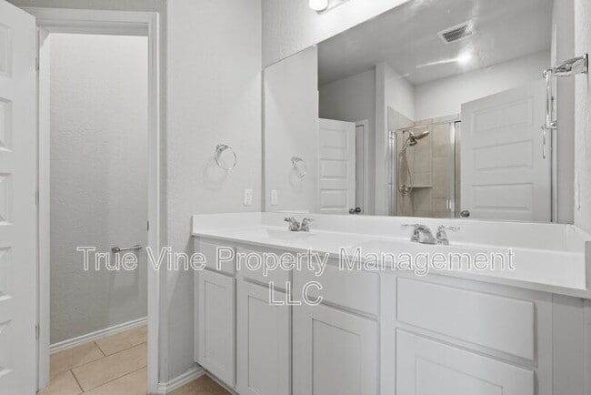 Building Photo - 3434 Hacienda Wy