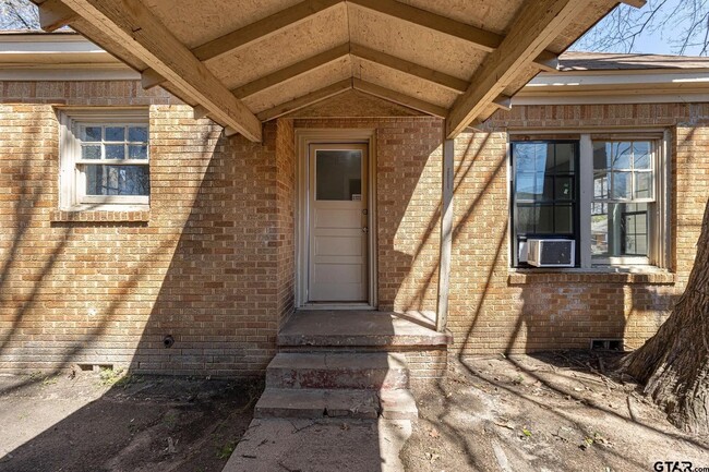 Building Photo - Charming 2 Bed, 1 Bath Home Near Downtown Tyler!