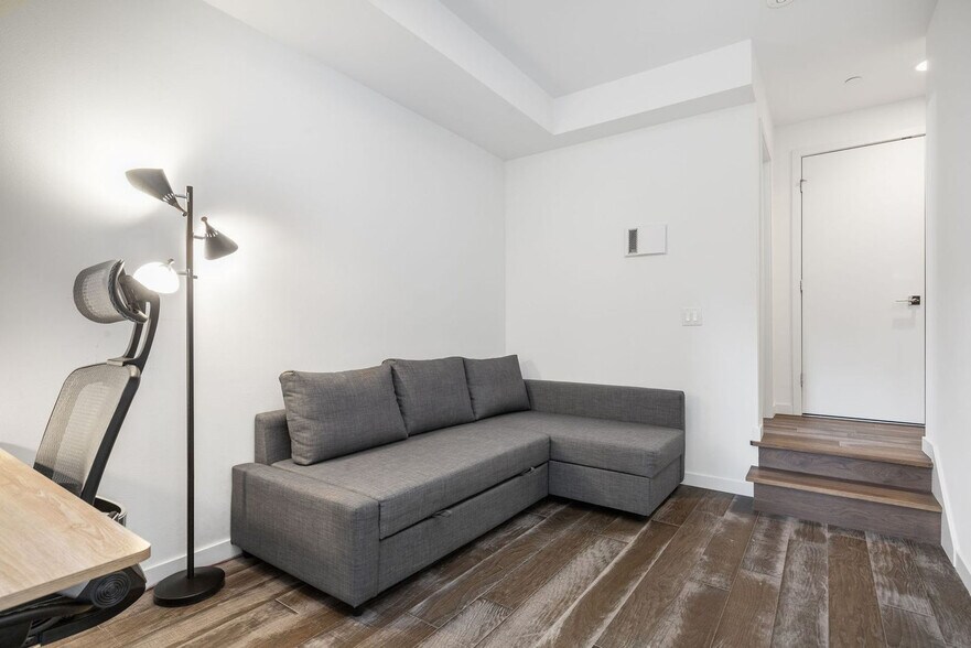 Building Photo - 301 Valley St