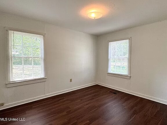 Building Photo - 213 Lindale St