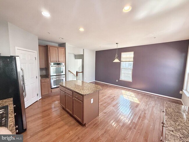 Building Photo - 9407 ASTON Vlg