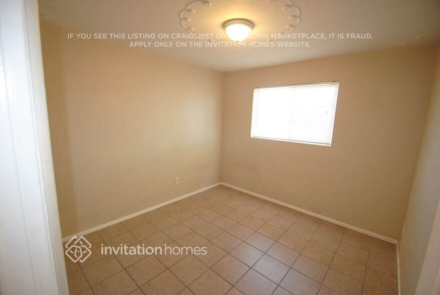 Building Photo - 1465 E Jarvis Ave