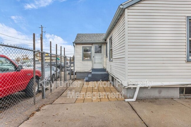 Building Photo - 12 S Lakeview Dr