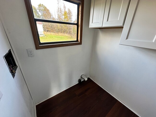 Building Photo - Newly Renovated 2-Bedroom in Rice, VA!