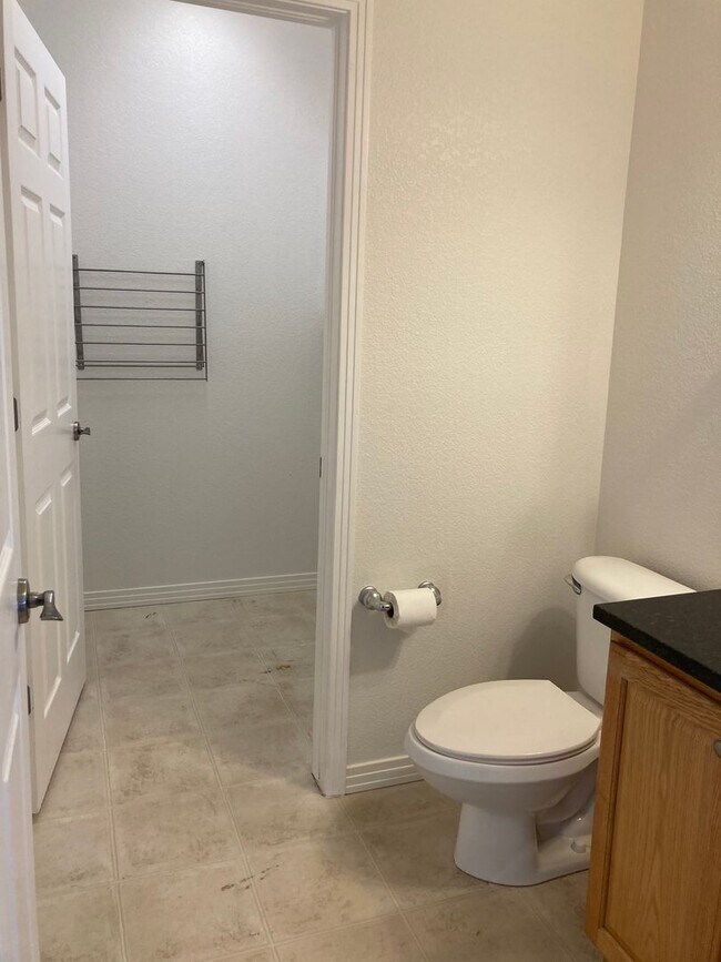 Building Photo - Spacious 4 Bed / 2.5 Bath Westminster Home