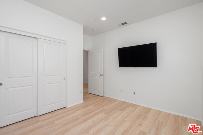 Building Photo - 17053 Cantlay St