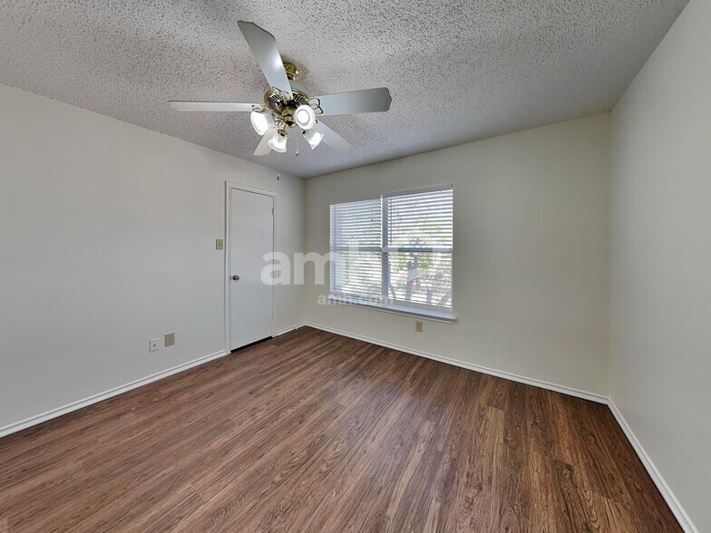 Building Photo - 8043 Cantura Mls