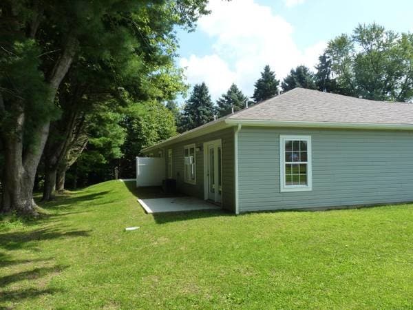 Building Photo - 724 Greenlawn Rd