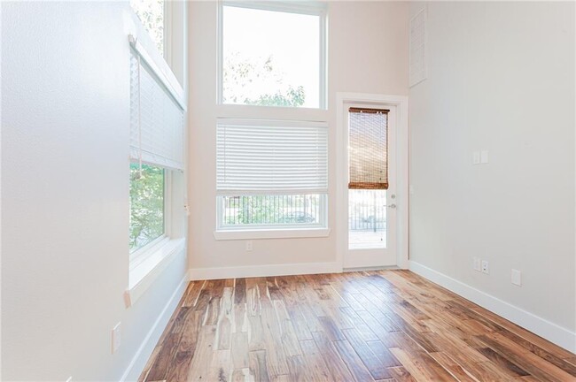 Building Photo - 2509 Del Curto Rd