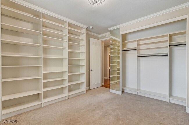 Building Photo - 9813 Edgeview Pl