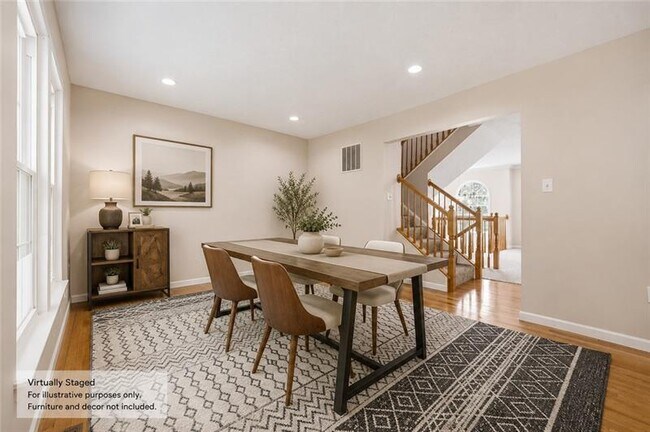 Building Photo - 724 Bush Dr