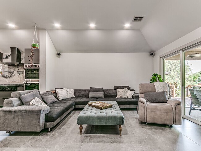 Building Photo - Stunning Home + North Rose Lake + Deer Creek Schools + 4 Bedrooms