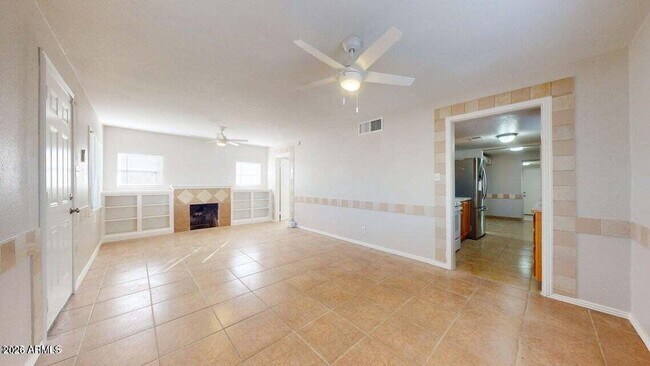 Building Photo - 2214 N 24th Pl