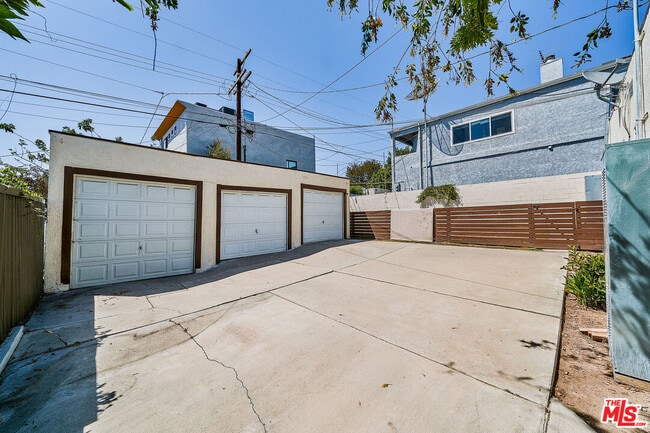 Building Photo - 1329 S Tremaine Ave
