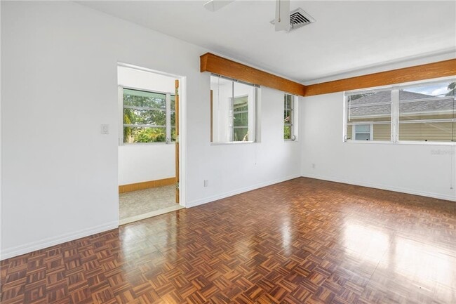 Building Photo - 356 14th Ave NE