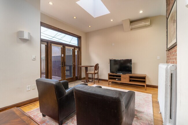 Building Photo - 2633 Adams Mill Rd NW