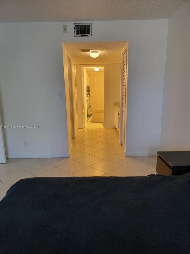 Building Photo - 1301 NE 7th St