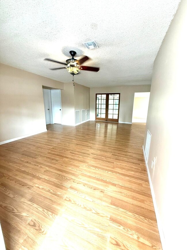 Building Photo - 6745 Venetian Dr