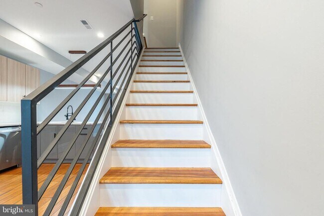 Building Photo - 2821 Livingston St