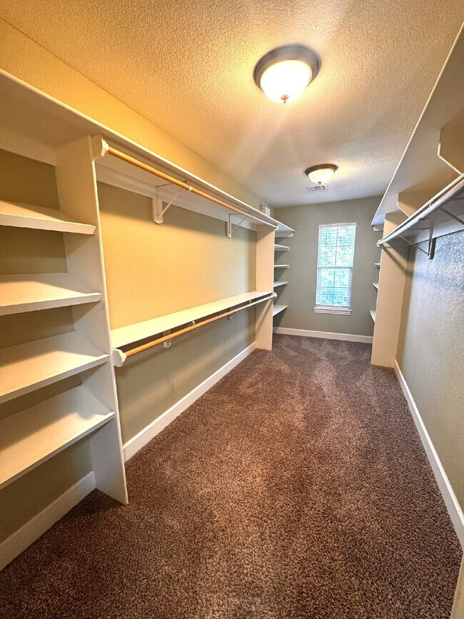 Building Photo - 15 Bluestem Ln