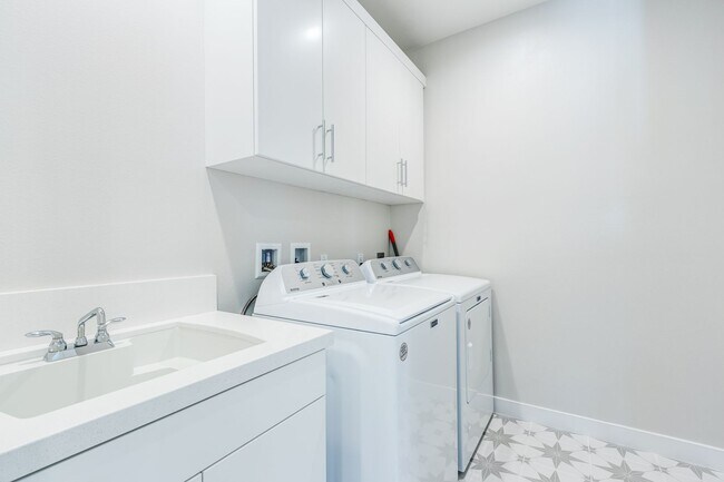 Building Photo - Incredible Fully Furnished New Home In Lak...