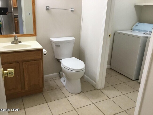 Building Photo - 1025 W 19th St