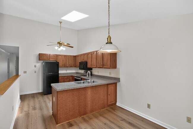 Building Photo - 137 Pepper Ridge Cir