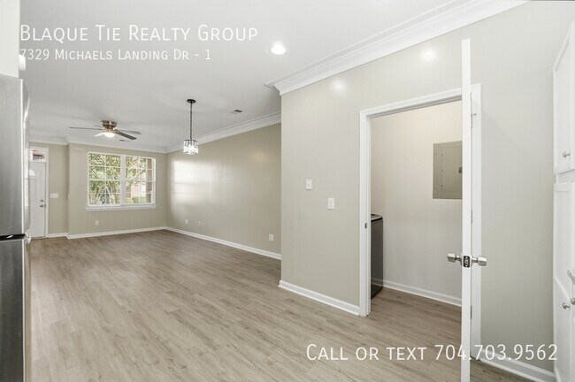 Building Photo - 7329 Michaels Landing Dr