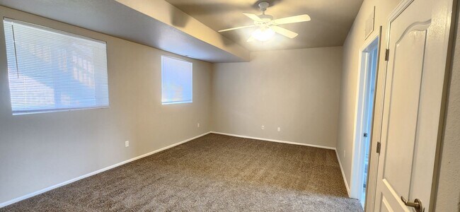 Building Photo - Open Concept 4 Bedroom Home with 9ft Ceili...
