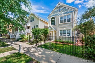 Building Photo - 2515 N Talman Ave