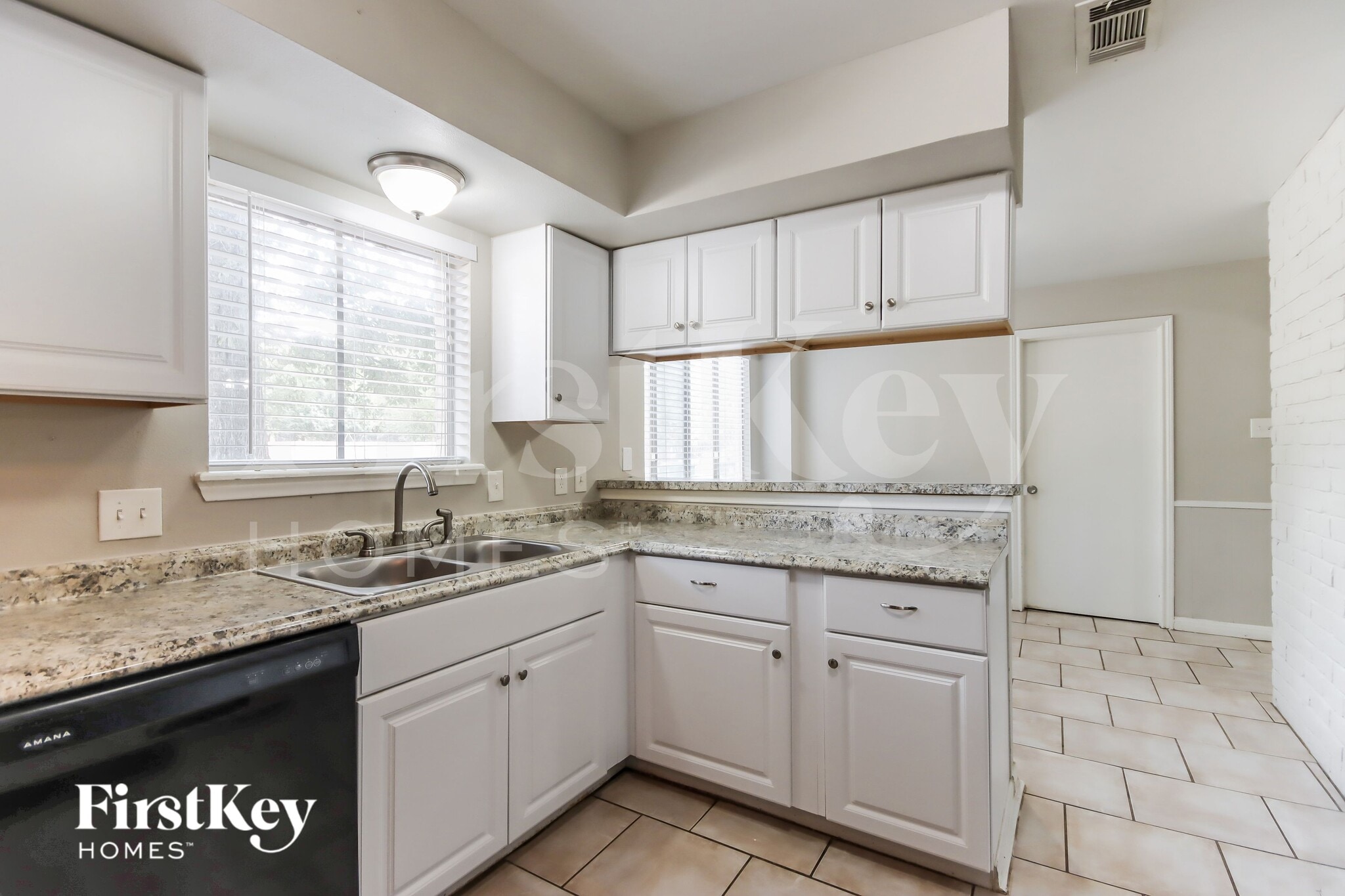 Building Photo - 5603 Sheraton Oaks Dr
