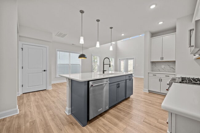 Building Photo - 2561 Legrande Way