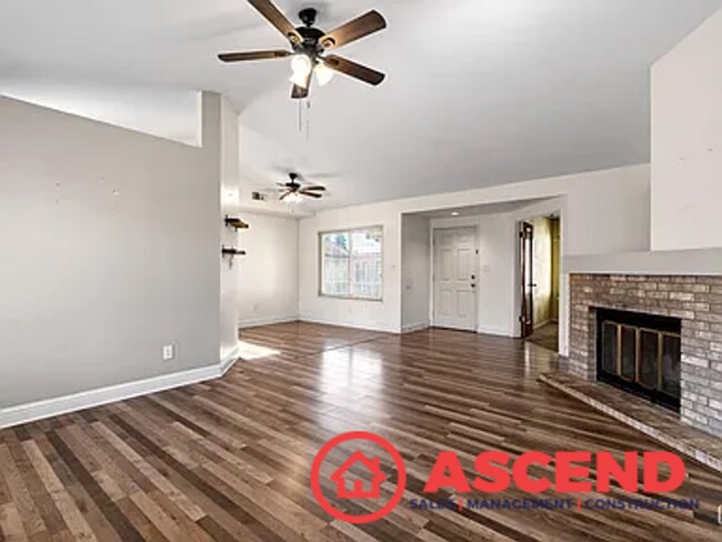 Building Photo - Lovely Home In Southwest Bakersfield!
