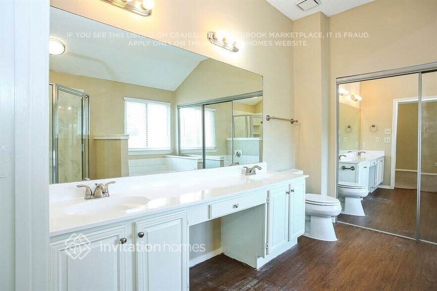 Building Photo - 2800 Claremont Dr
