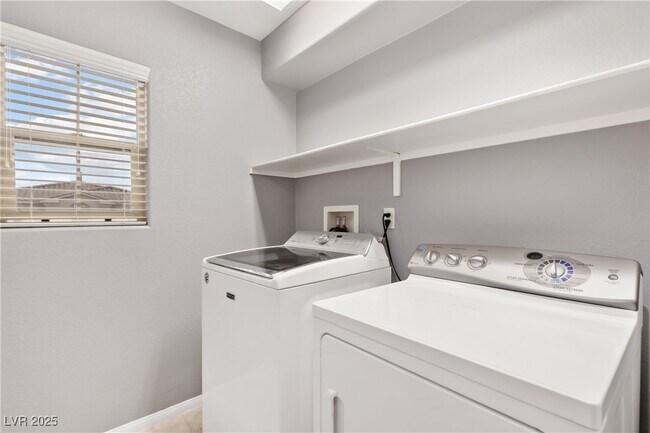 Building Photo - 10589 Cliff Lake St