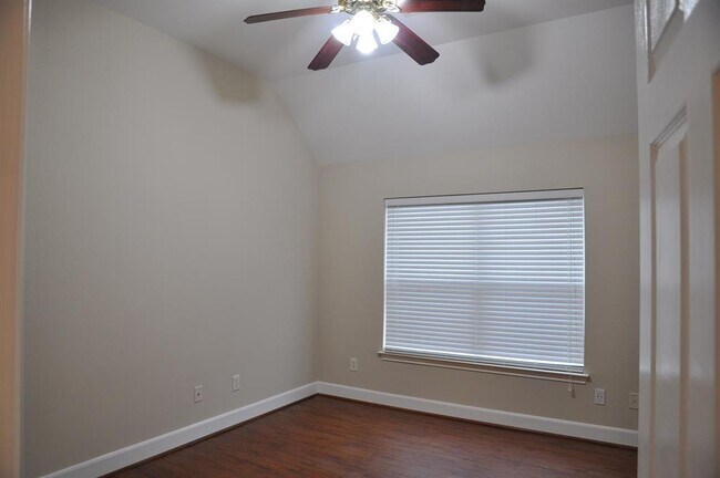 Building Photo - 26639 Summerbend Hollow Ln