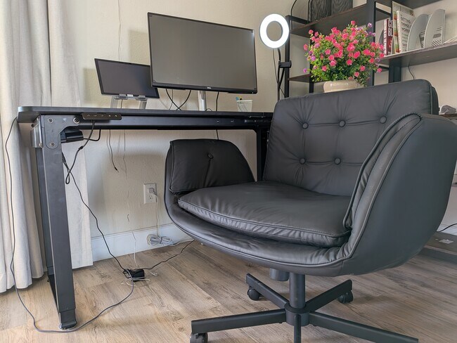 Building Photo - Cornell