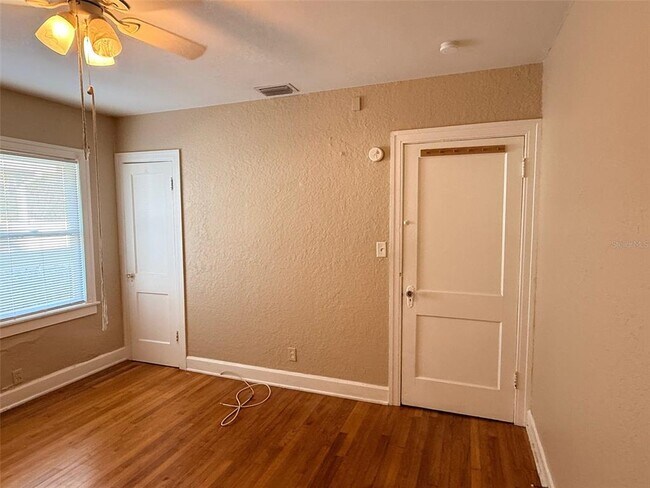 Building Photo - 1908 20th Ave N