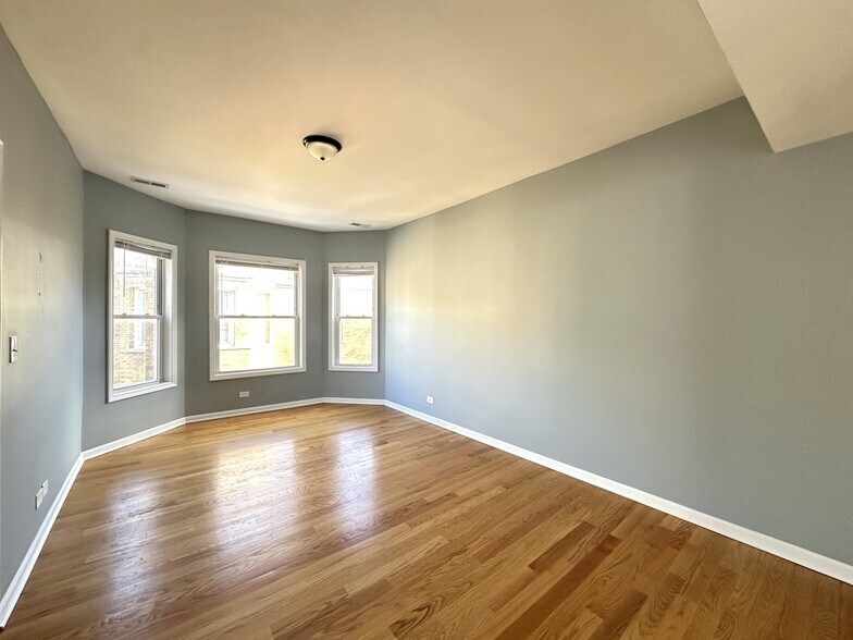 Building Photo - 1648 W Pratt Blvd