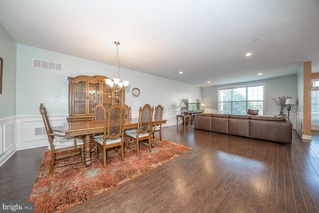Building Photo - 3701 Parris Blvd
