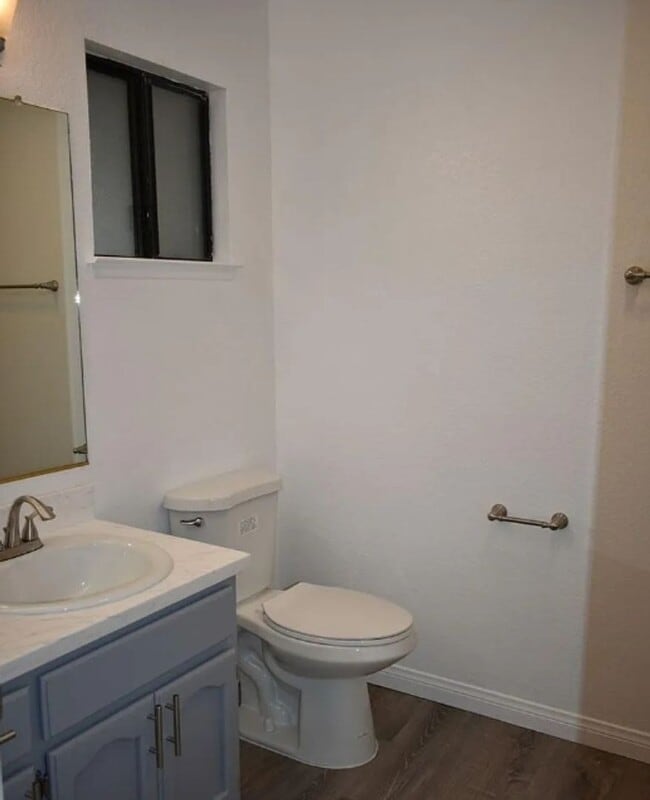 Building Photo - Cozy 3 bed 2.5 bath